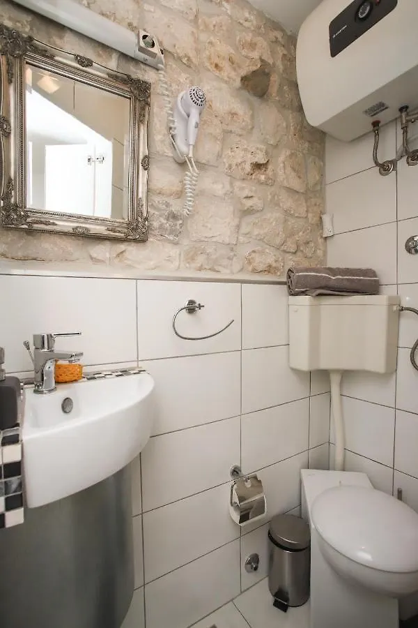 Dragazzo Room Trogir Croatia
