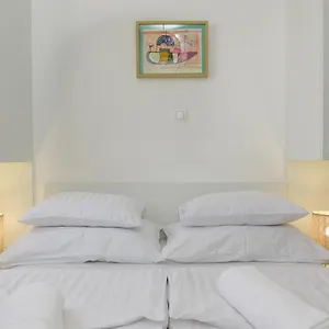 Bed & Breakfast White, Traù
