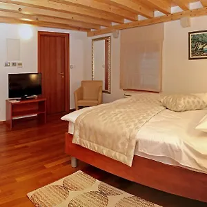 Hotel Monika, Traù