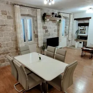 Apartment Old Town, Trogir