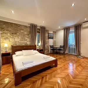Gostinjska kuća Dante, Trogir