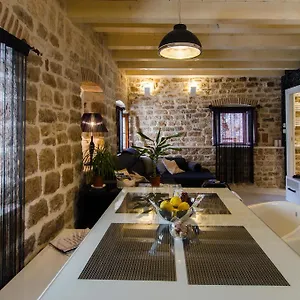 Apartment Capo Family & Capo -old Town-parking, Trogir